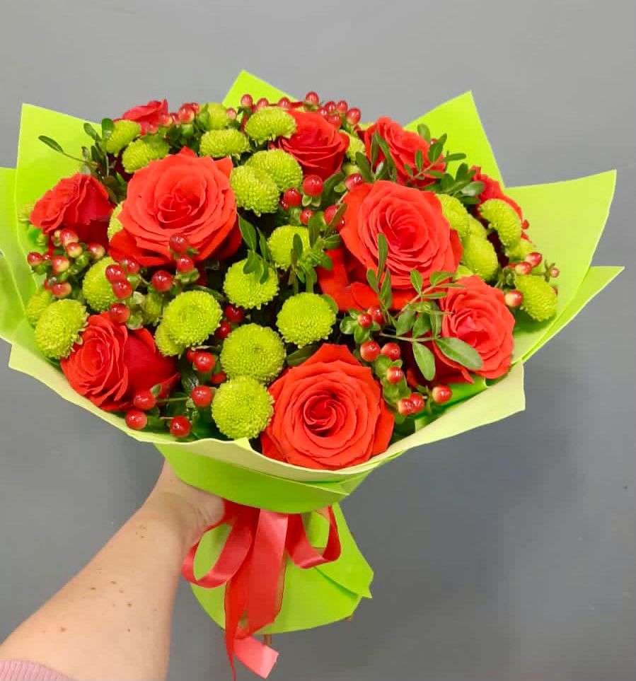 Букет цветов из: Хризантемы и Розы в Лихославле