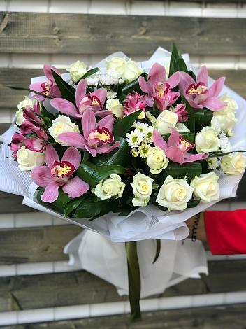 Букет цветов из: Розы и Хризантемы в Лихославле