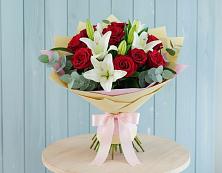 Букет цветов из:  Лилии и Розы в Лихославле
