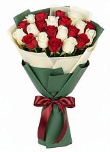 Букет Микс из красных и белых роз в Лихославле