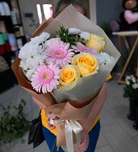 Букет цветов из:  Герберы, Розы и Хризантемы в Лихославле