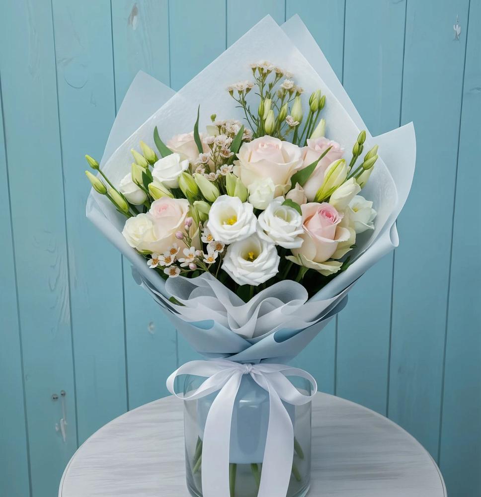 Букет цветов из: Розы и Лизиантусы в Лихославле