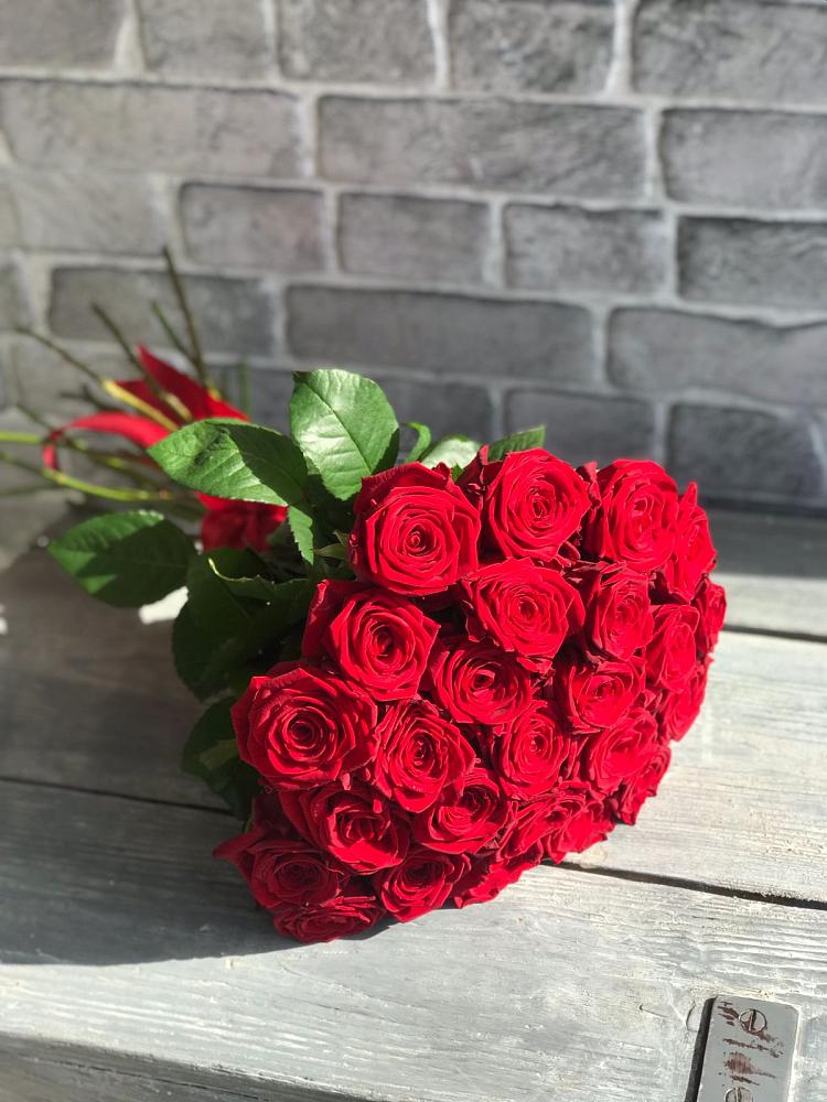 Букет Красные розы Фридом в Лихославле