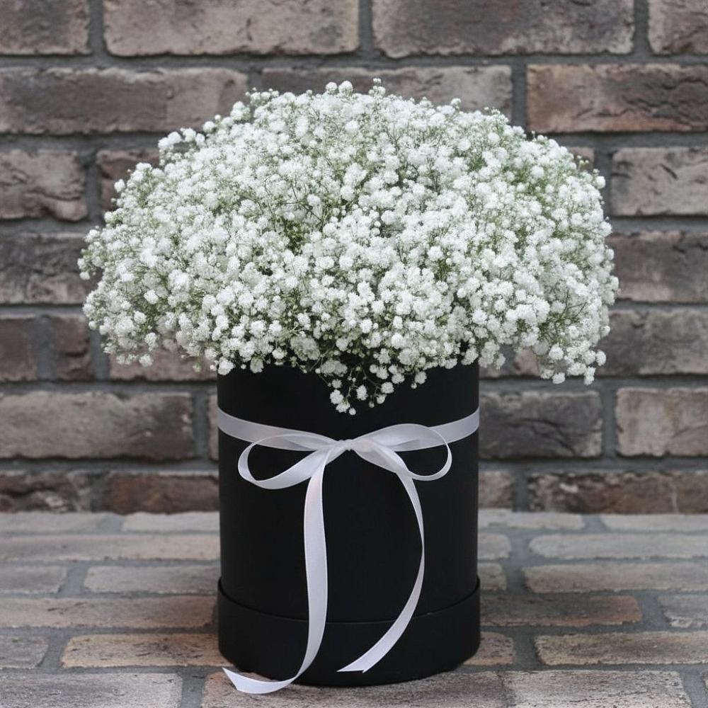 Цветочная композиция из Гипсофила в шляпной коробке в Лихославле