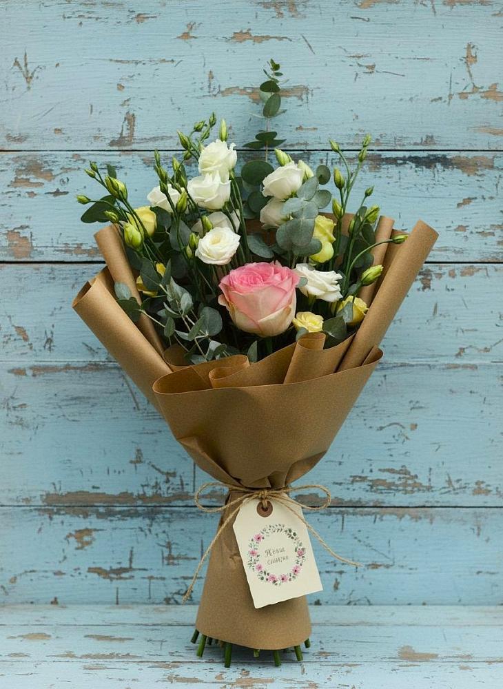 Букет цветов из: Розы и Лизиантусы в Лихославле