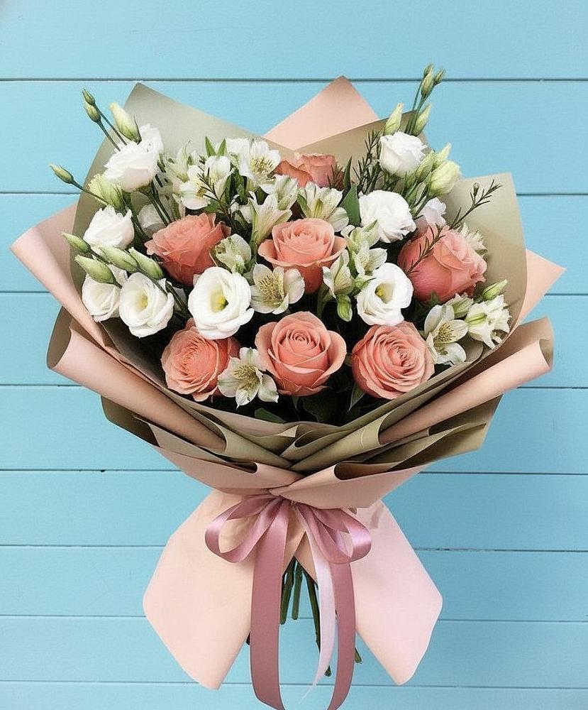 Букет цветов из: Розы, Альстромерии и Лизиантусы в Лихославле