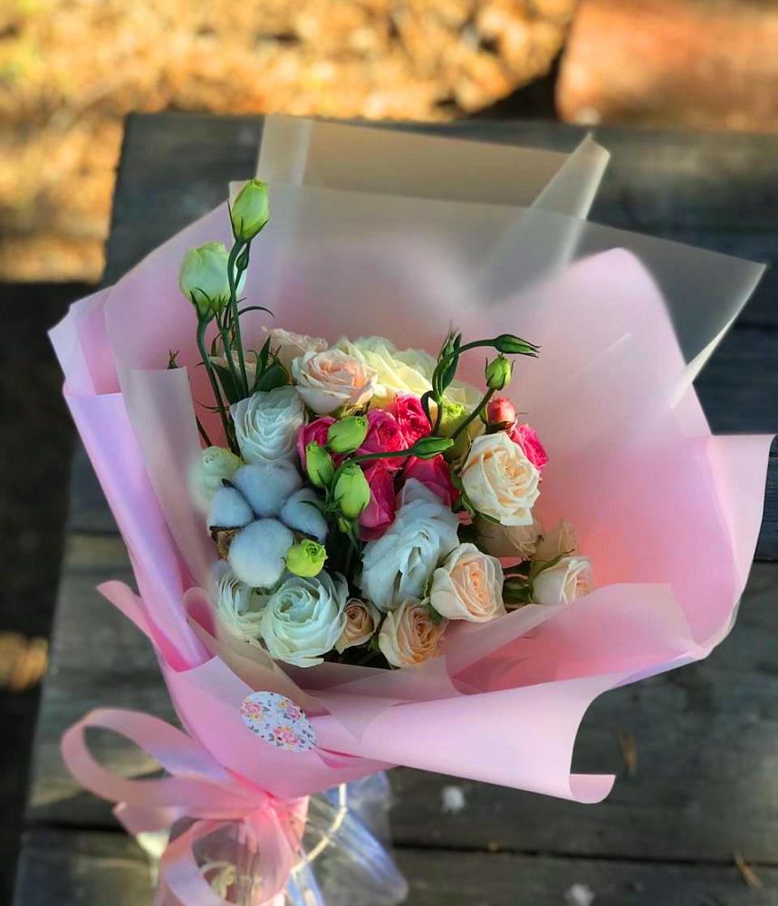 Букет цветов из: Розы и Лизиантусы в Лихославле