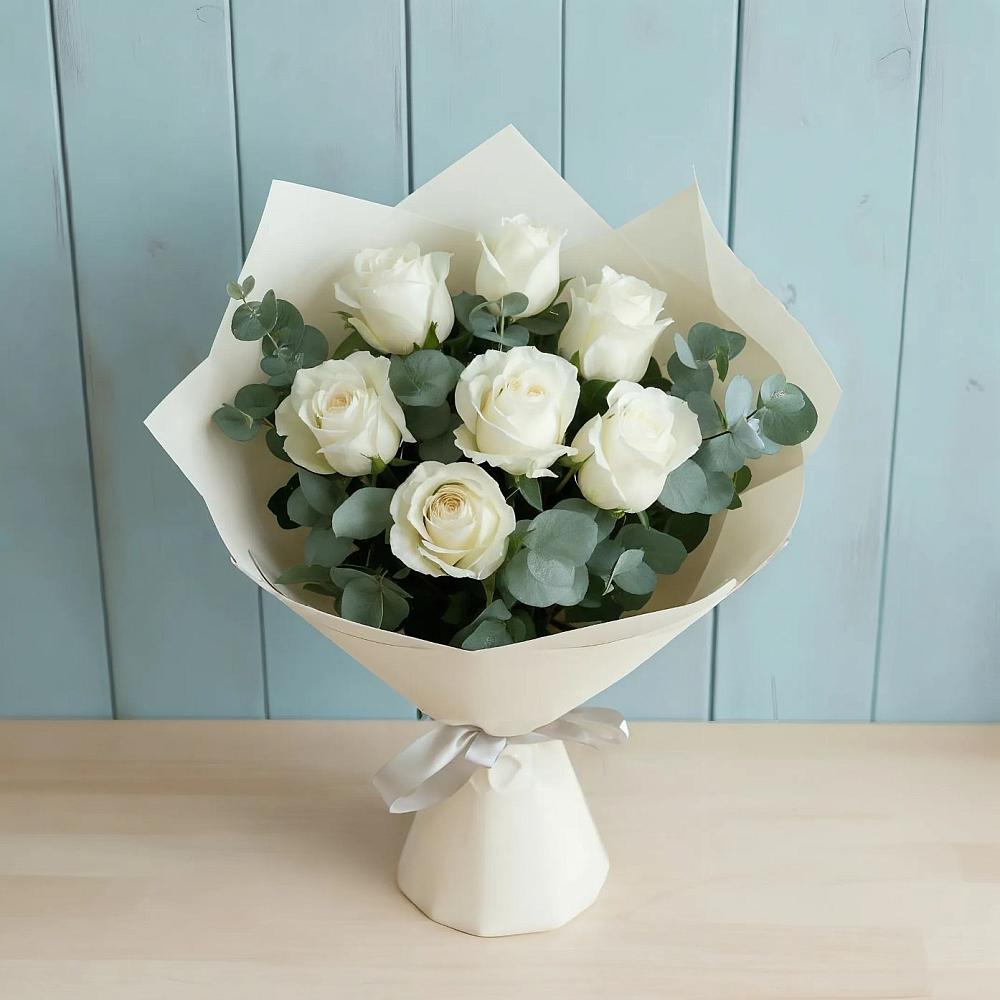 Букет Белые розы в Эвкалипте в Лихославле