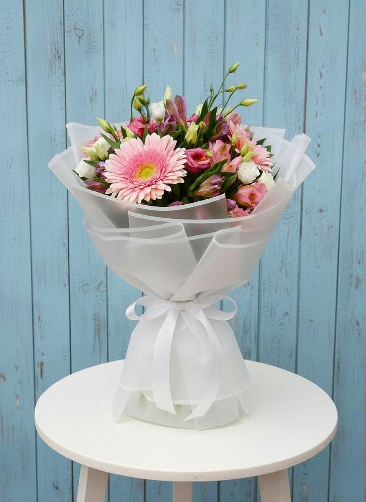 Букет цветов из: Герберы, Альстромерии и Лизиантусы в Лихославле