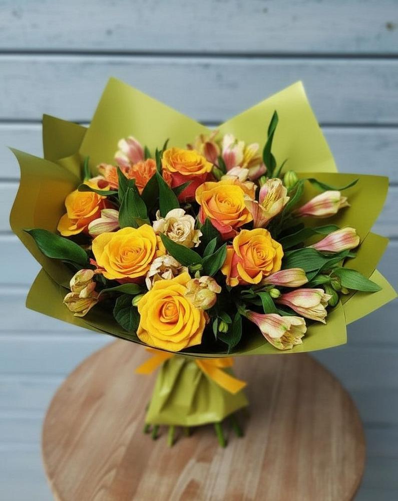 Букет цветов из: Альстромерии и Розы в Лихославле