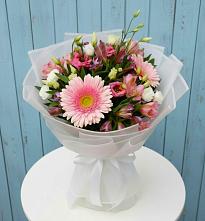 Букет цветов из:  Герберы, Альстромерии и Лизиантусы в Лихославле