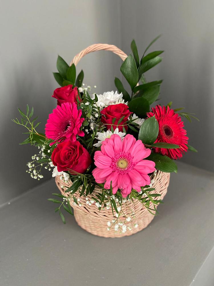 Цветочная композиция из Розы, Хризантемы и Герберы в корзине в Лихославле