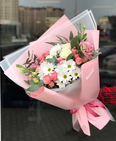 Букет цветов из: Розы, Лизиантусы и Хризантемы в Лихославле