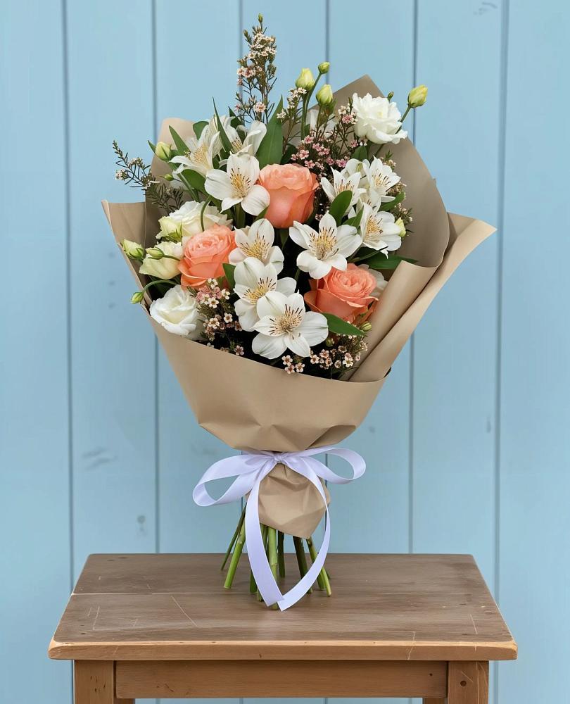 Букет цветов из: Альстромерии, Лизиантусы, Розы и Хризантемы в Лихославле