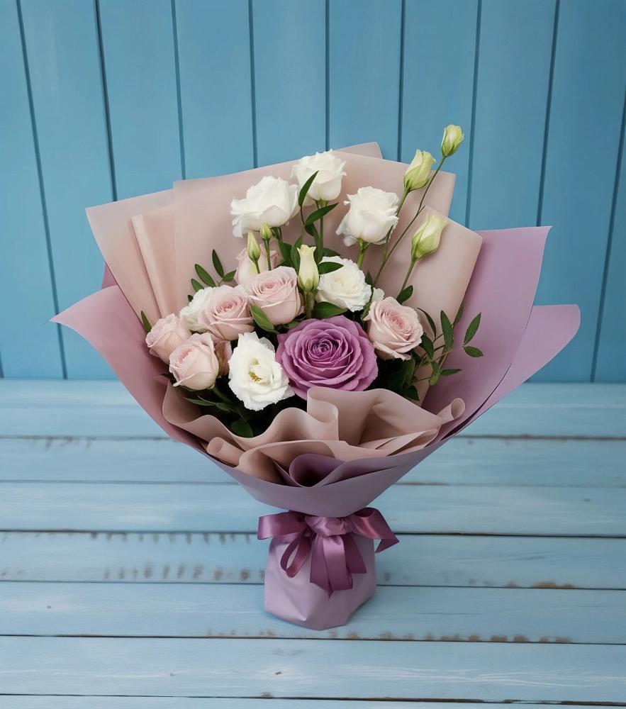 Букет цветов из: Розы и Лизиантусы в Лихославле